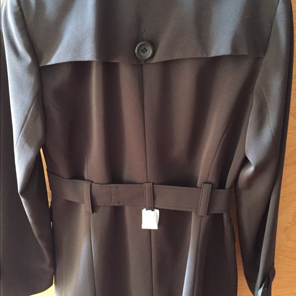 New! Fall trench with belt and inside pocket - Picture 2 of 9